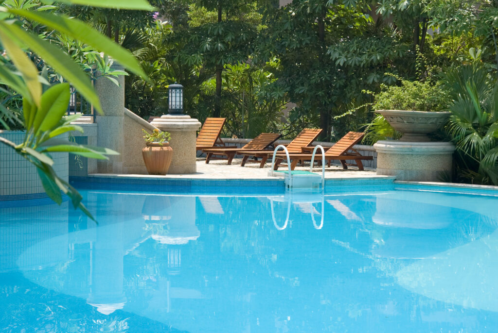 Chaise longue and swimming-pool