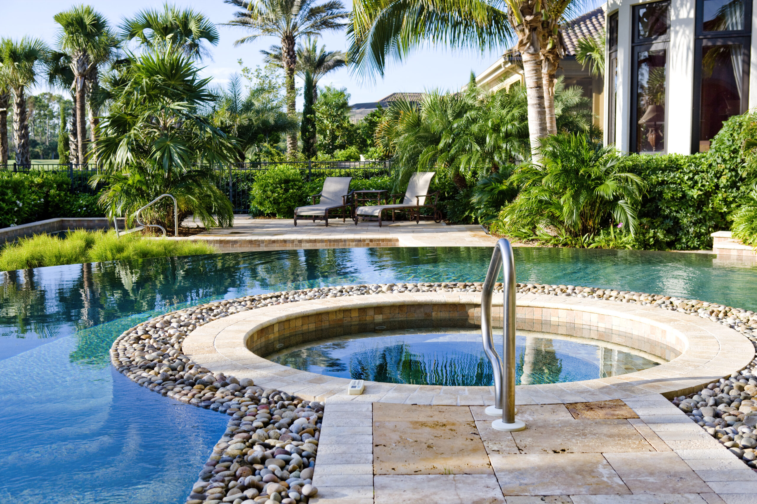 Beautiful Whirlpool and Swimming Pool at an Estate Home